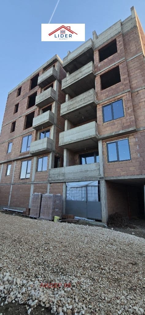 Продава 2-СТАЕН, град Плевен, Широк център